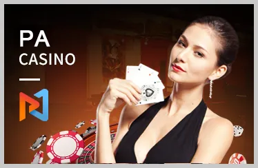 Bàn chơi Poker với chip và quân bài